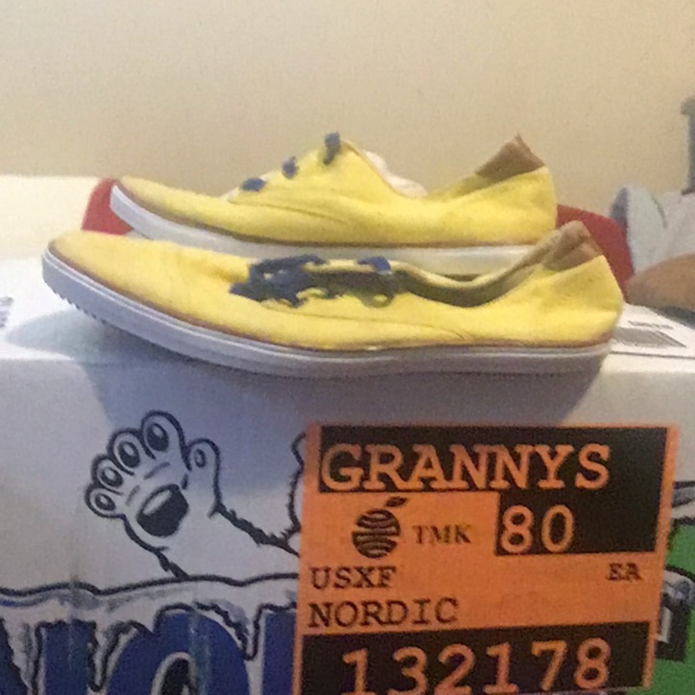 I’m selling yellow shoes